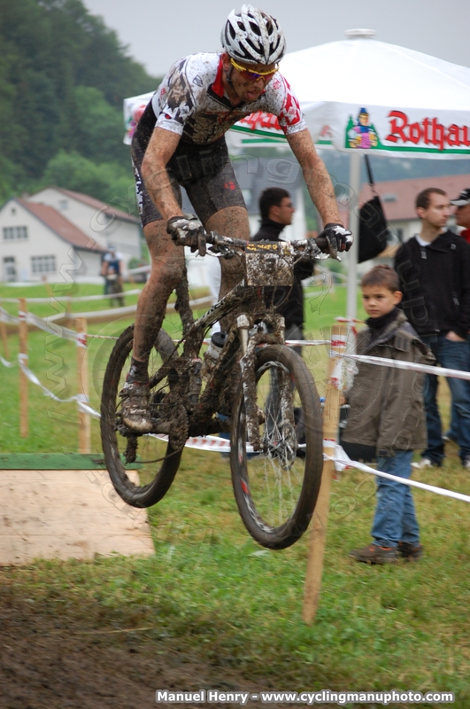 003_6-Lukas Flueckiger